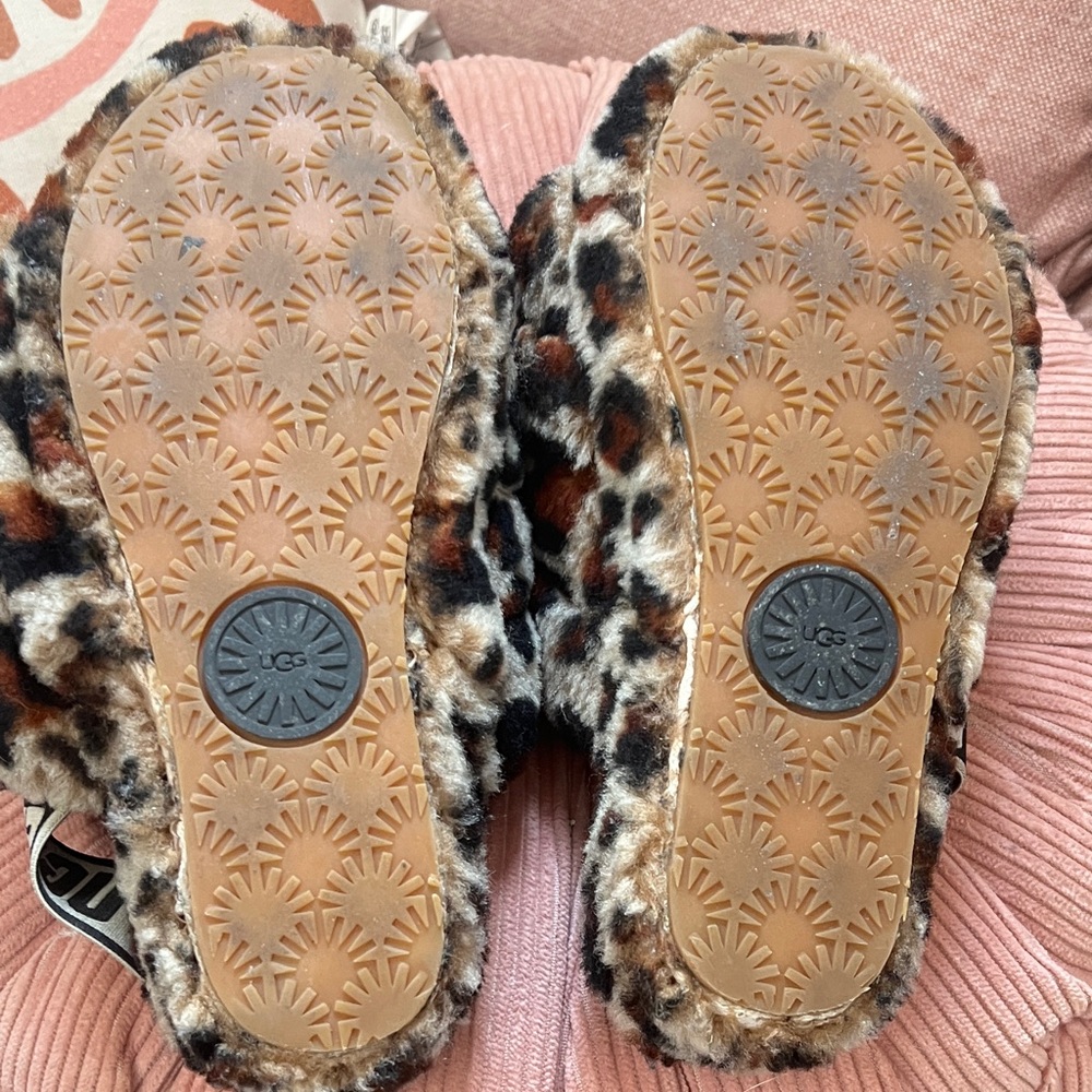 UGG Leopard Print Fuzzy Slides - Picture 3 of 5